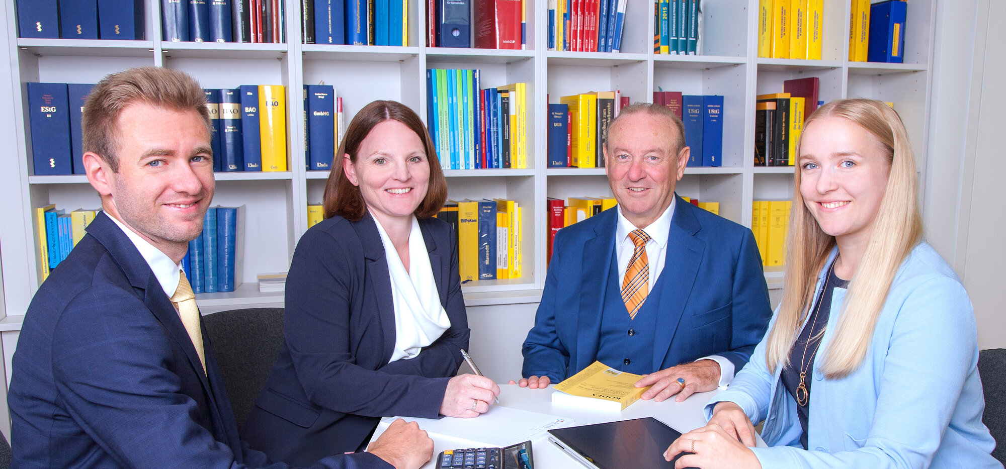 Unser Team: Dr. Raimund Heiss, Dr. Ursula Heiss, Birgit Heiss und Kolleginnen